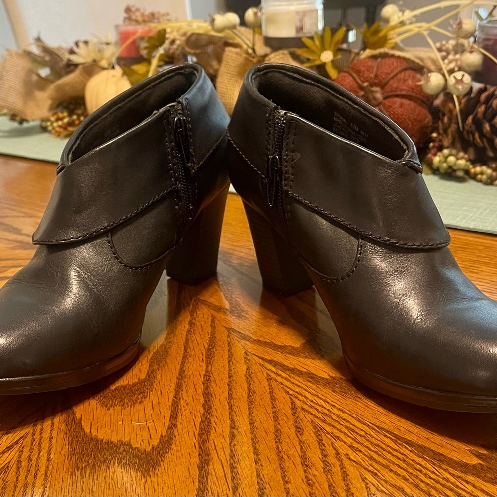 🎉3xHP🎉Clark’s black booties size 6.5. These boots are in great condition!🎉3xHP🎉